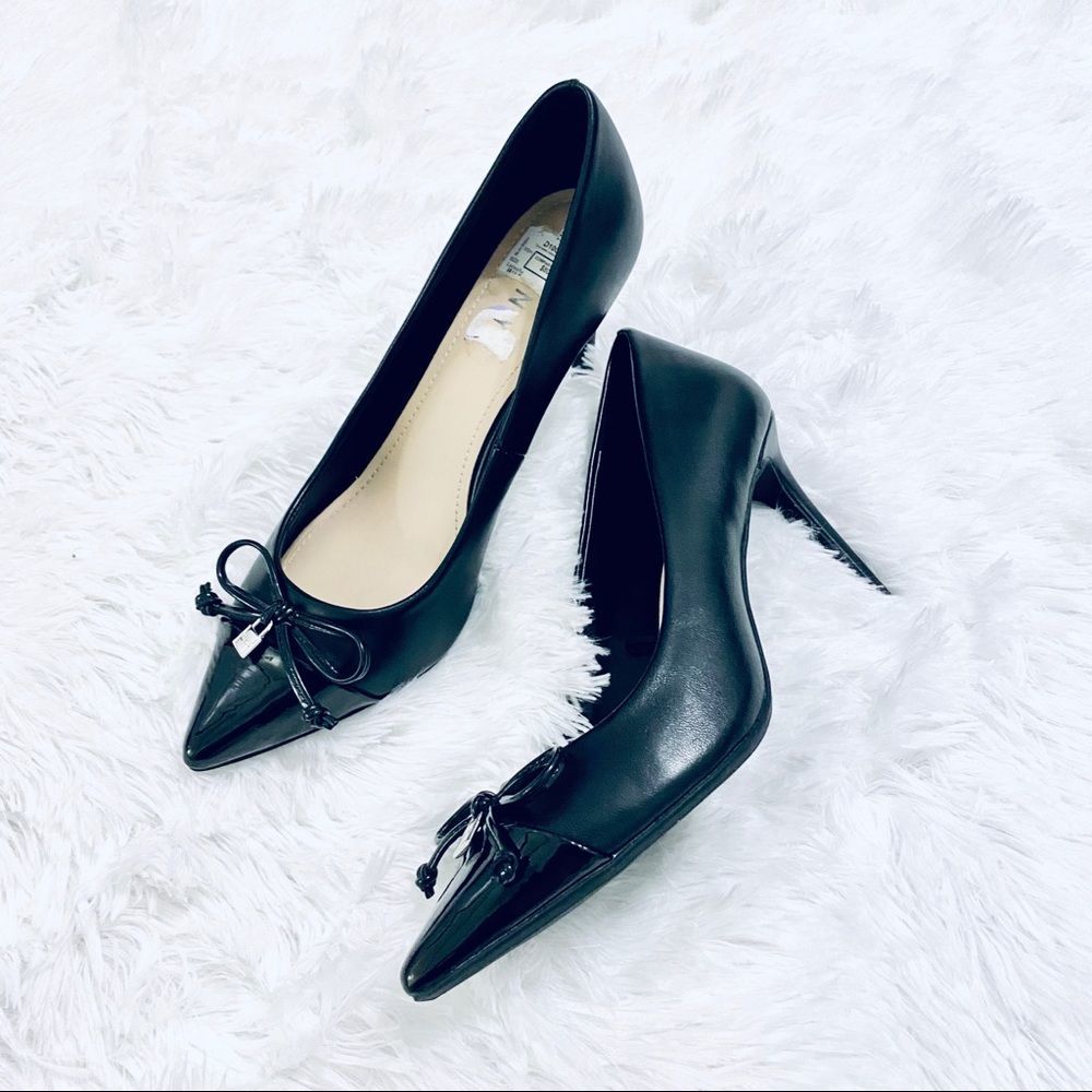 DKNY Black Pointed Toe Heel Pumps Bow & Locket 8.5